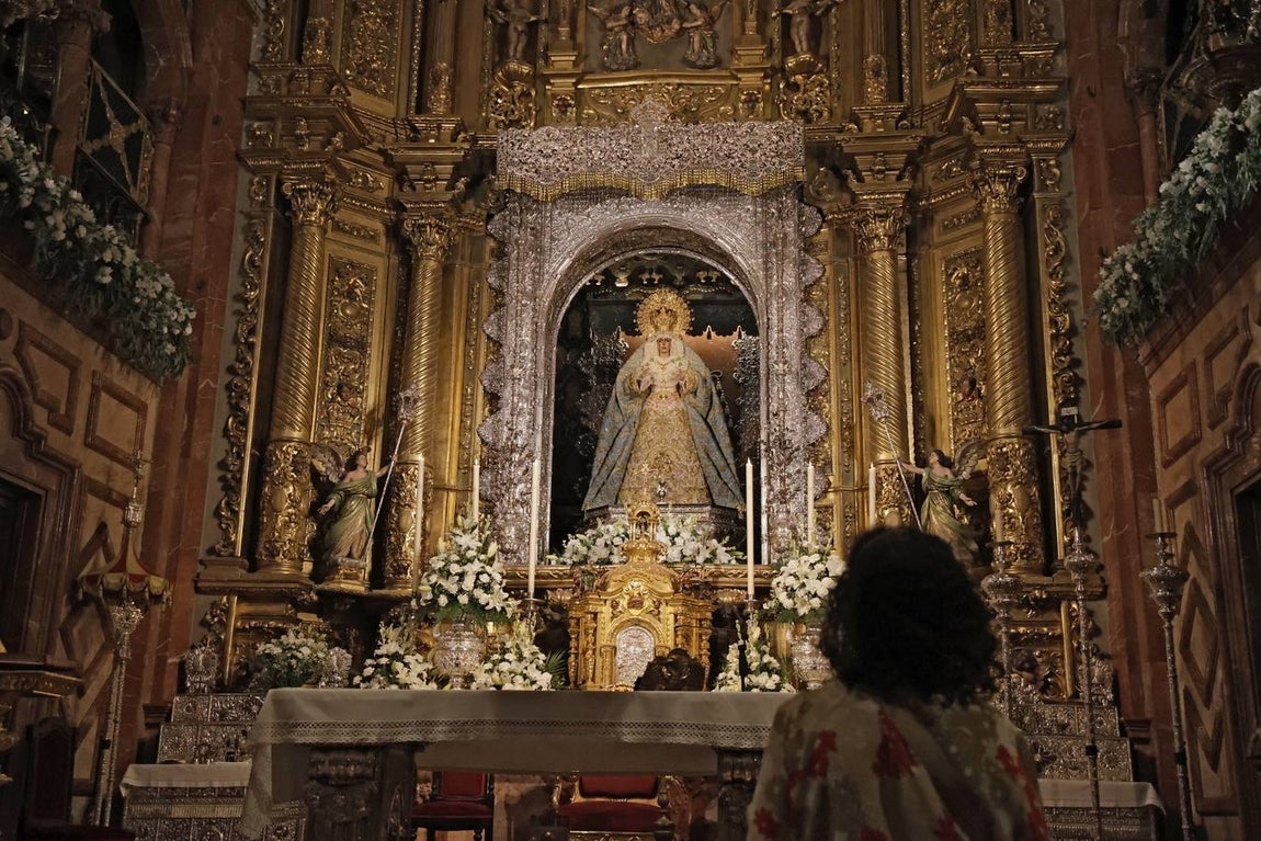 Visita de devotos a la Macarena este domingo