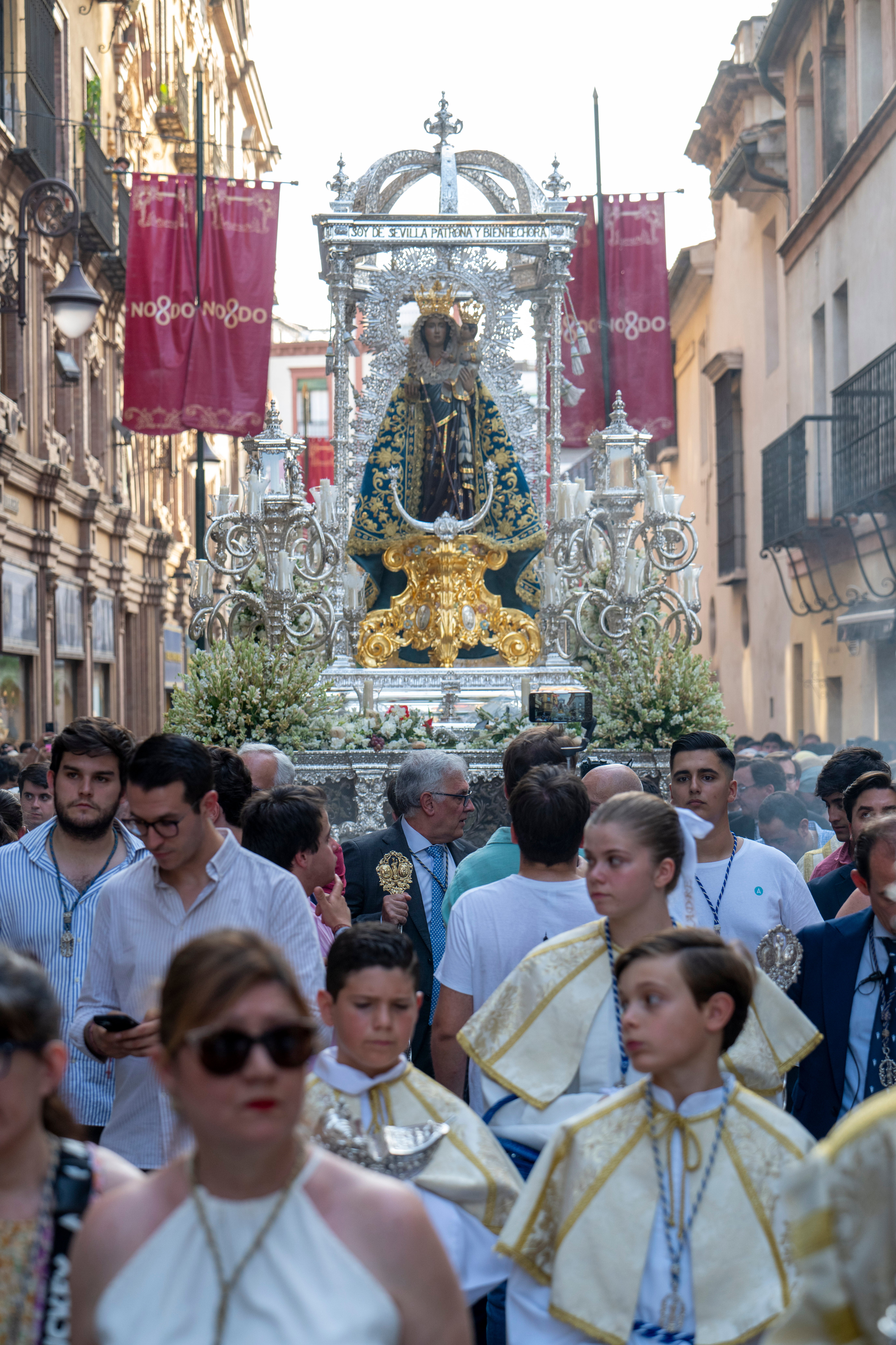 El regreso de la Hiniesta Gloria y el Señor de la Cena, en imágenes