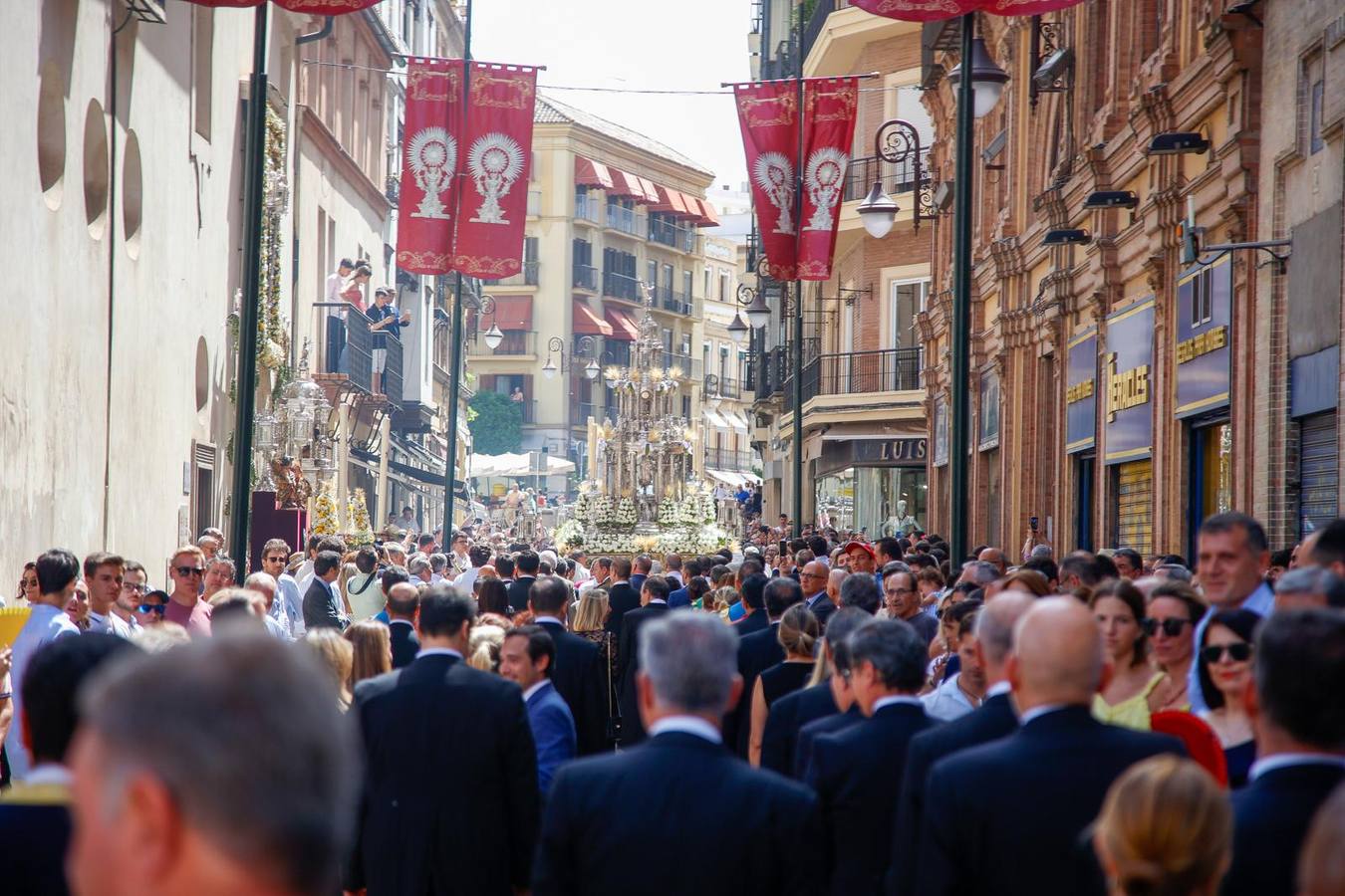 Procesión del Corpus en los alrededores de la Catedral