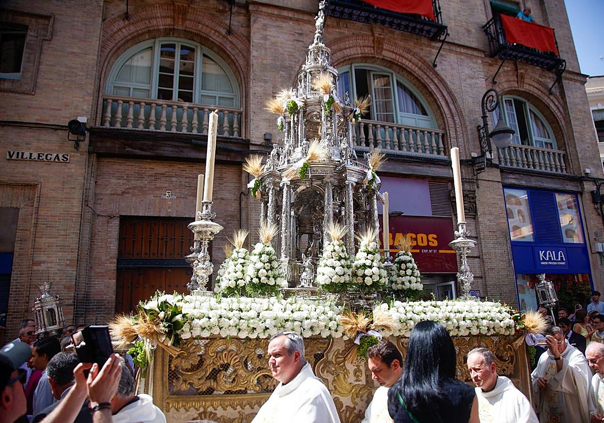 Procesión del Corpus en los alrededores de la Catedral