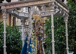 Intensa tarde de Corpus en Sevilla con los traslados de Santa Teresa, la Hiniesta y el misterio de la Cena