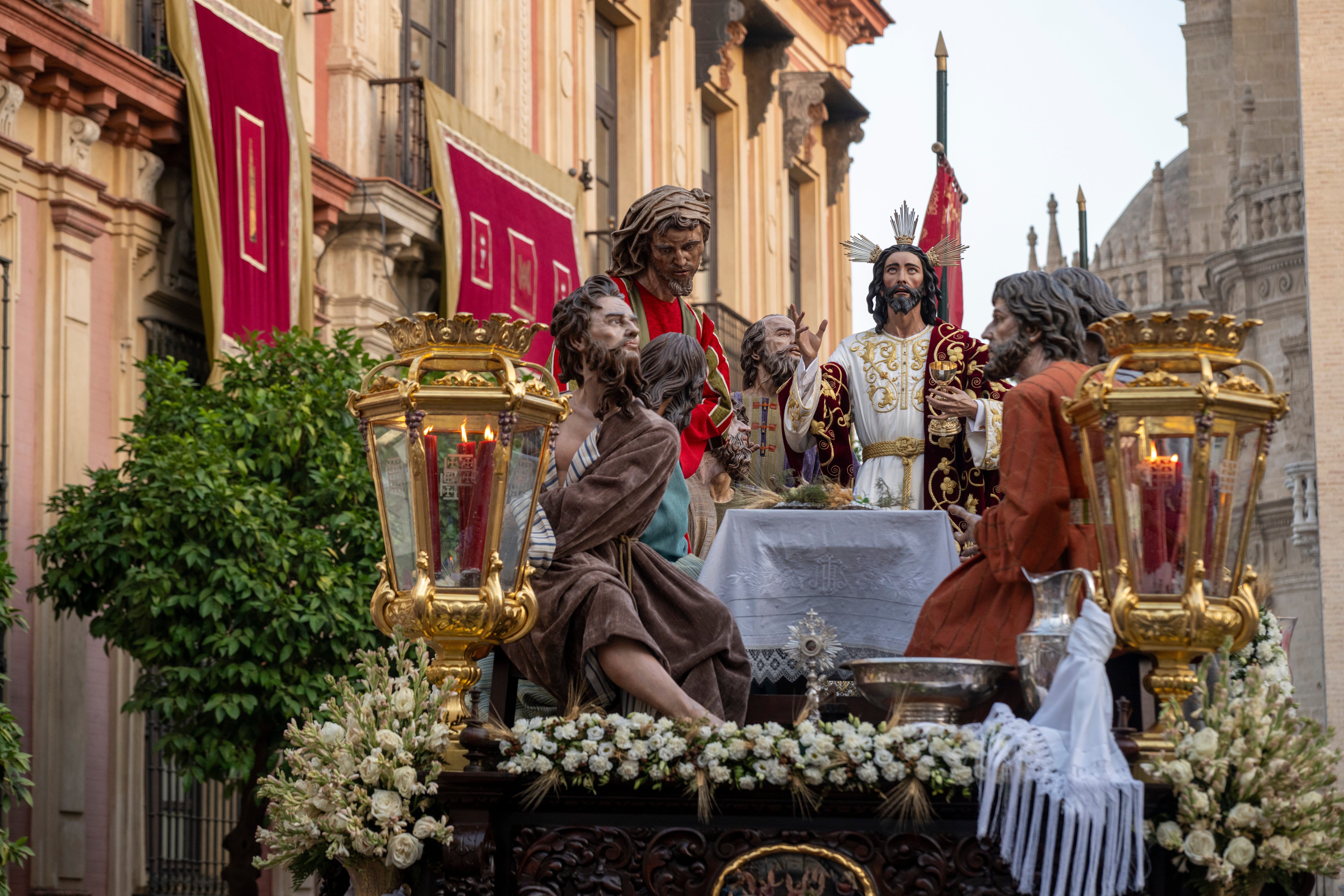 El regreso de la Hiniesta Gloria y el Señor de la Cena, en imágenes