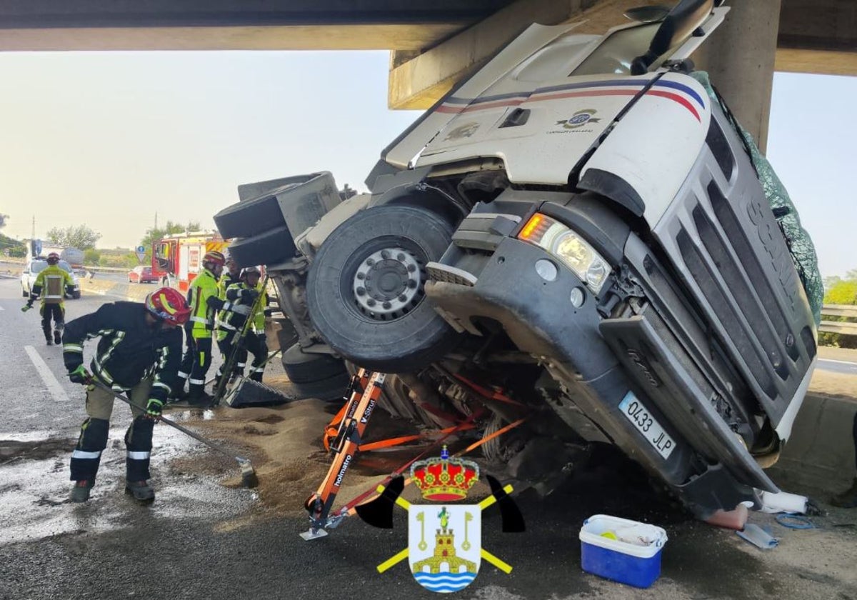 Estado en el que ha quedado el camión siniestrado
