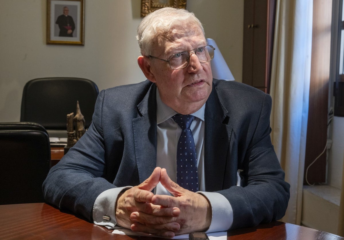 Francisco Vélez, presidente del Consejo, en su despacho