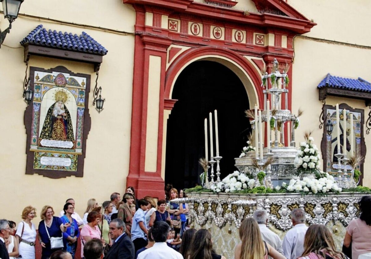 Paso de la Custodia en la procesión de Alcalá de Guadaira