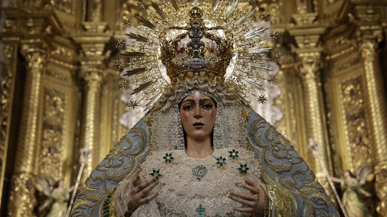 La Macarena revierte la «desafortunada» restauración de la Virgen y la pone en veneración