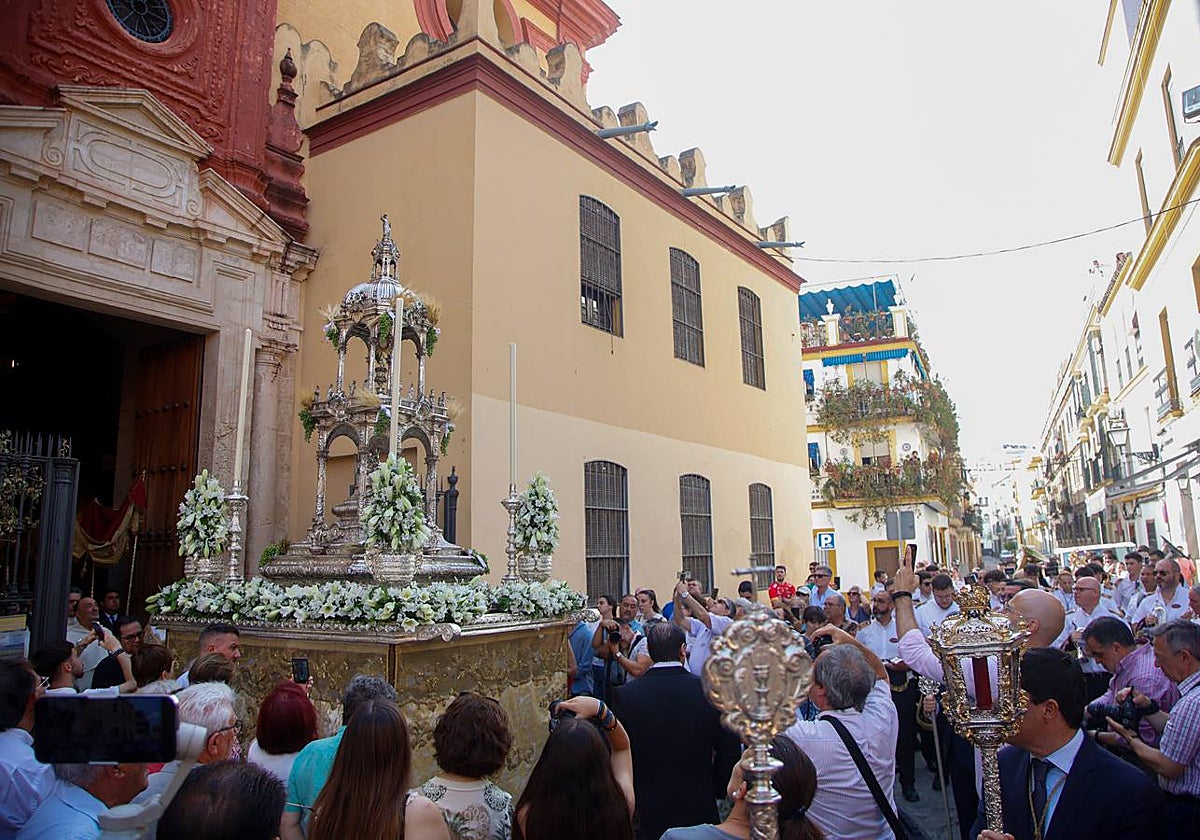 Primeros compases del Corpus Chico de Triana