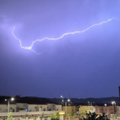 El impresionante rayo que ha despertado a Sevilla esta madrugada