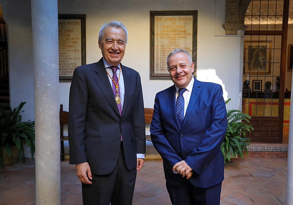 Pablo Gutiérrez-Alviz y René Jesús Payo antes de iniciarse el acto en la Academia de Buenas Letras