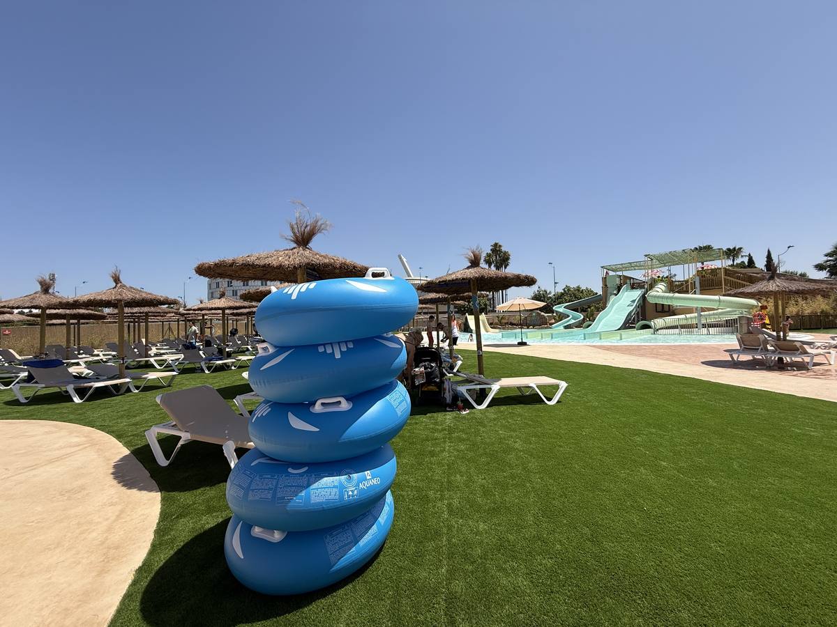 Diferentes zonas con lagunas y toboganes ayudan a suavizar las altas temperaturas de Sevilla