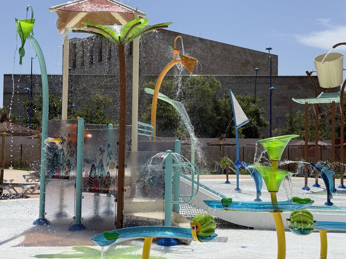 Diferentes zonas con lagunas y toboganes ayudan a suavizar las altas temperaturas de Sevilla