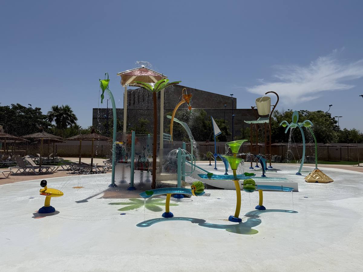 Diferentes zonas con lagunas y toboganes ayudan a suavizar las altas temperaturas de Sevilla