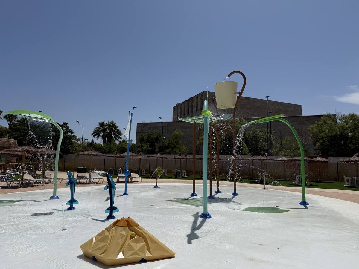 Diferentes zonas con lagunas y toboganes ayudan a suavizar las altas temperaturas de Sevilla