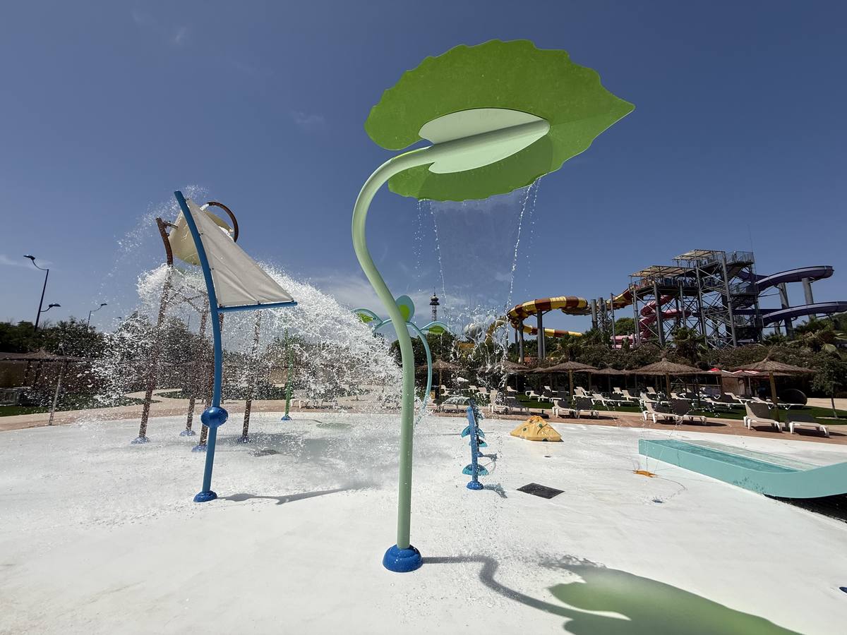 Diferentes zonas con lagunas y toboganes ayudan a suavizar las altas temperaturas de Sevilla