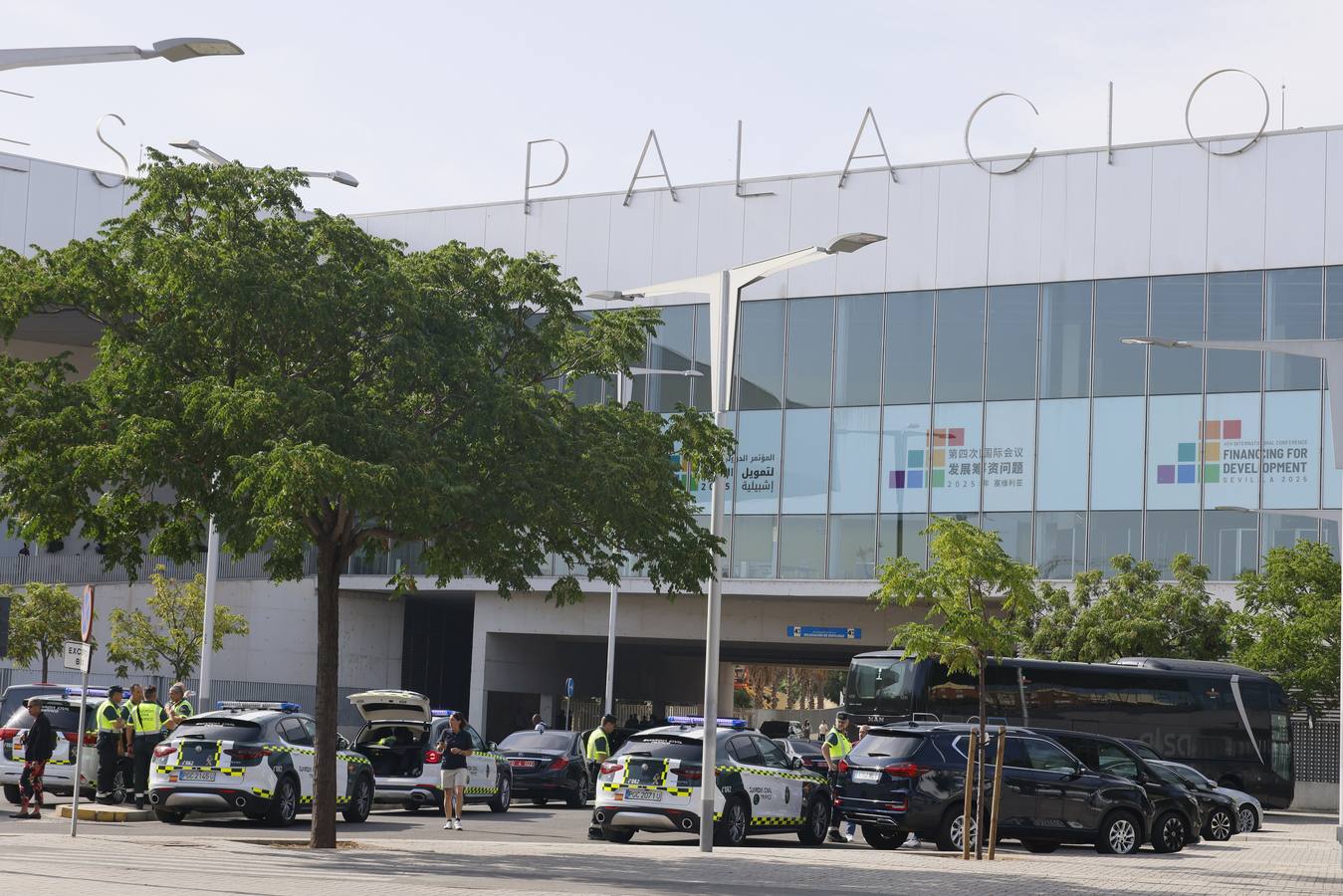 Miembros de la Policía Local y Nacional así como equipos de la Guardia Civil han tomado Sevilla para la Cumbre de la ONU