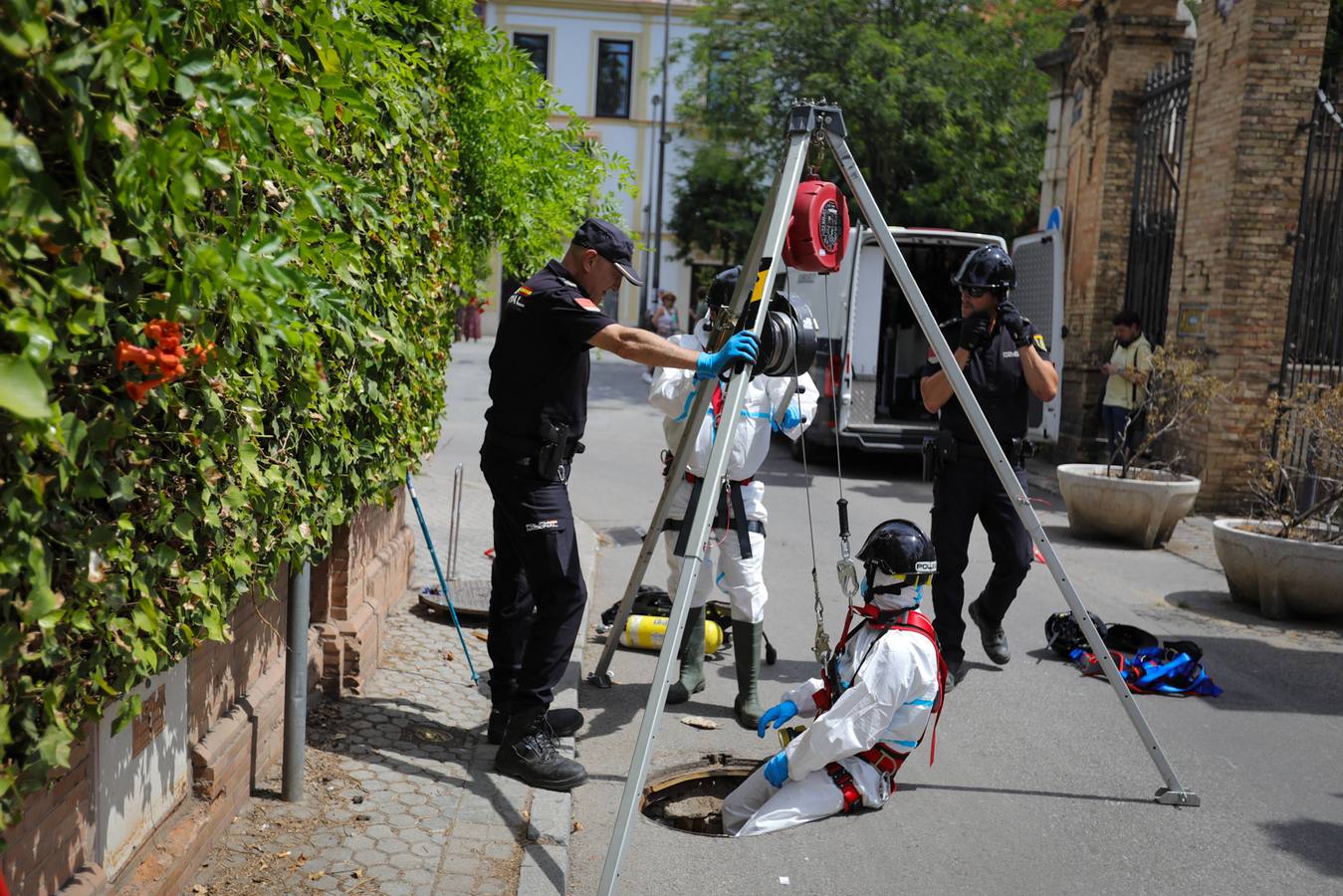 Miembros de la Policía Local y Nacional así como equipos de la Guardia Civil han tomado Sevilla para la Cumbre de la ONU