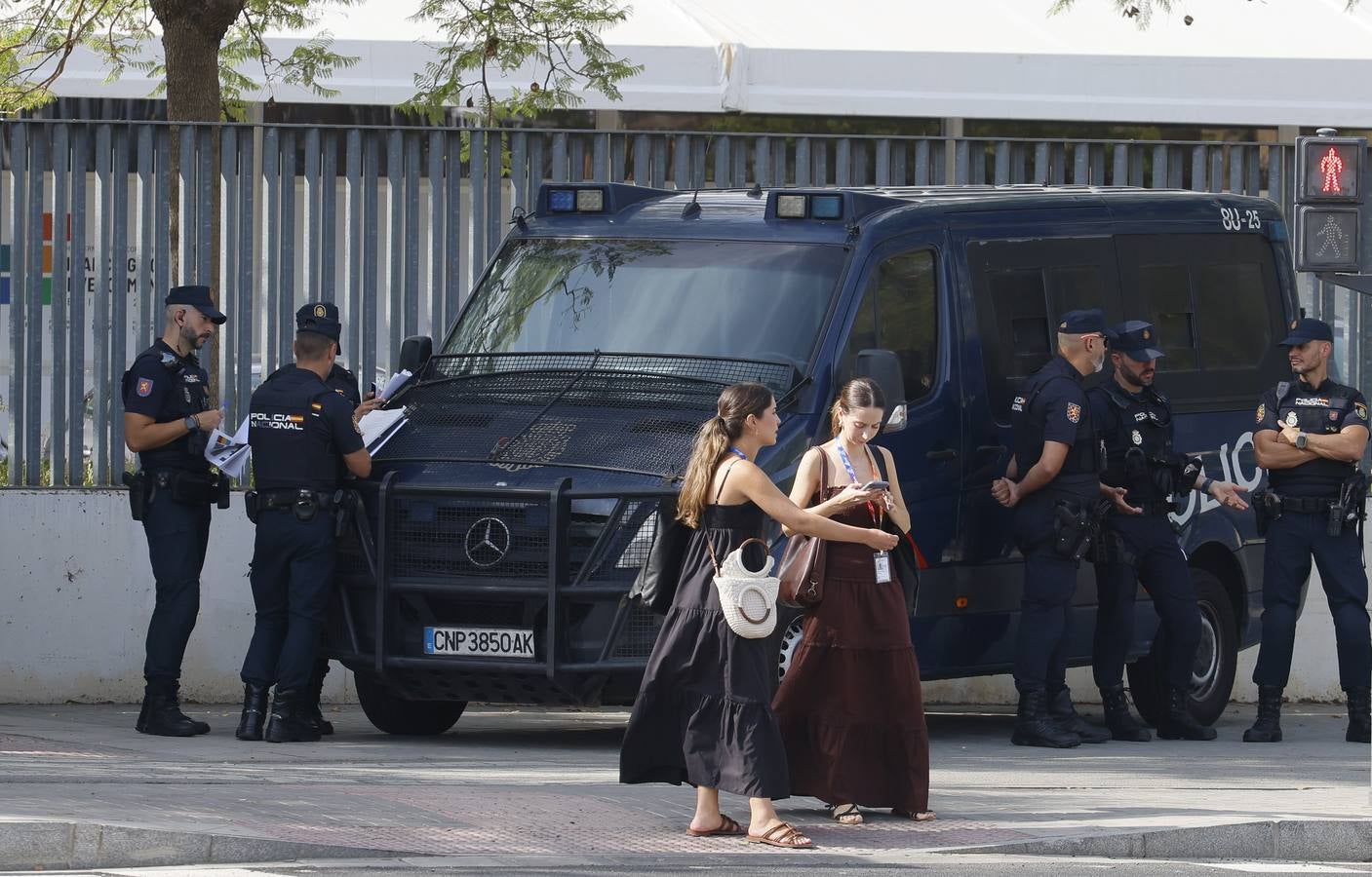 Miembros de la Policía Local y Nacional así como equipos de la Guardia Civil han tomado Sevilla para la Cumbre de la ONU