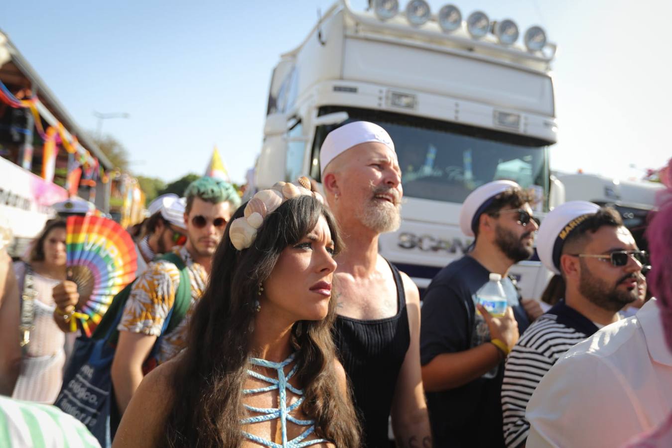 El color y el calor se ha hecho notar este sábado en la Cabalgata del Orgullo de Sevilla