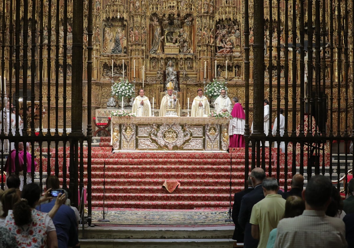 Vigilia de oración en la Catedral de Sevilla presidida por el azrobispo de Sevilla
