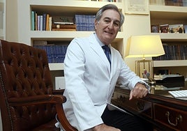 «He atendido a Alfonso Guerra, Montero y Juanma Moreno pero el paciente más espectacular que he tenido es Felipe González»