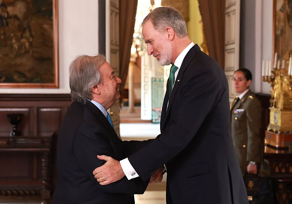 El Rey Felipe VI saluda a António Guterres, secretario general de Naciones Unidas