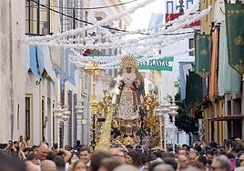 El traslado de la Virgen del Rocío de la Redención a la iglesia del Salvador, en imágenes