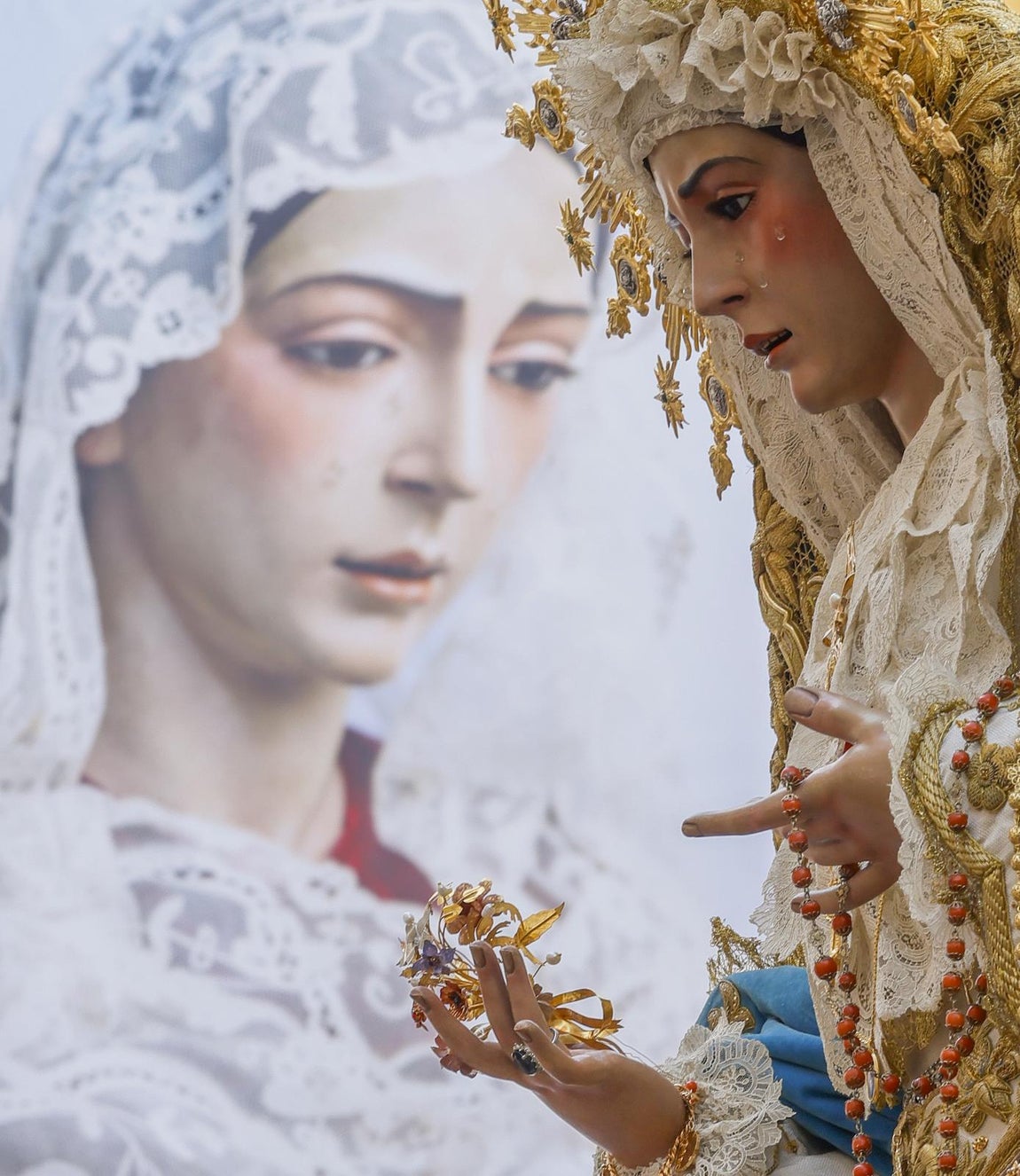 El traslado de la Virgen del Rocío de la Redención a la iglesia del Salvador, en imágenes