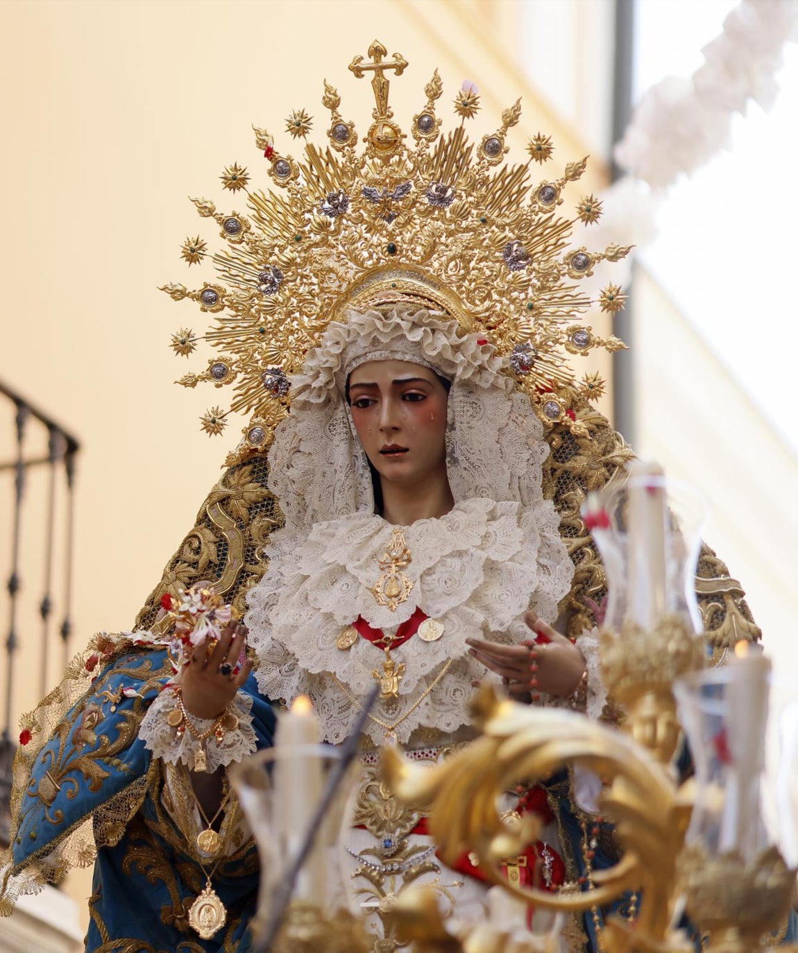 El traslado de la Virgen del Rocío de la Redención a la iglesia del Salvador, en imágenes