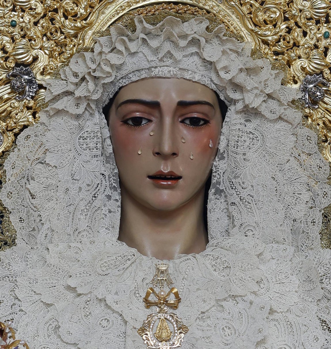 El traslado de la Virgen del Rocío de la Redención a la iglesia del Salvador, en imágenes