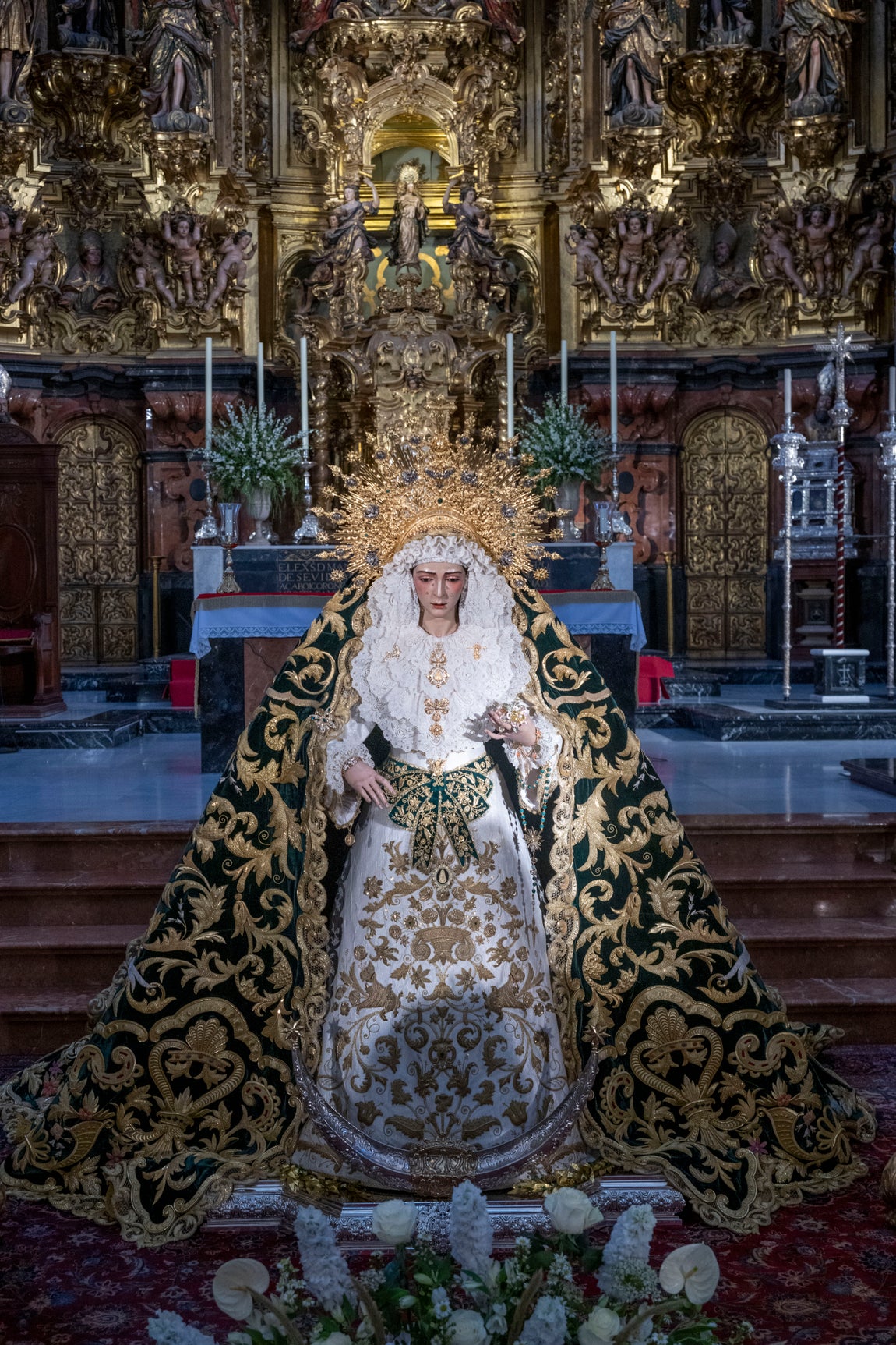 El besamanos extraordinario de la Virgen del Rocío