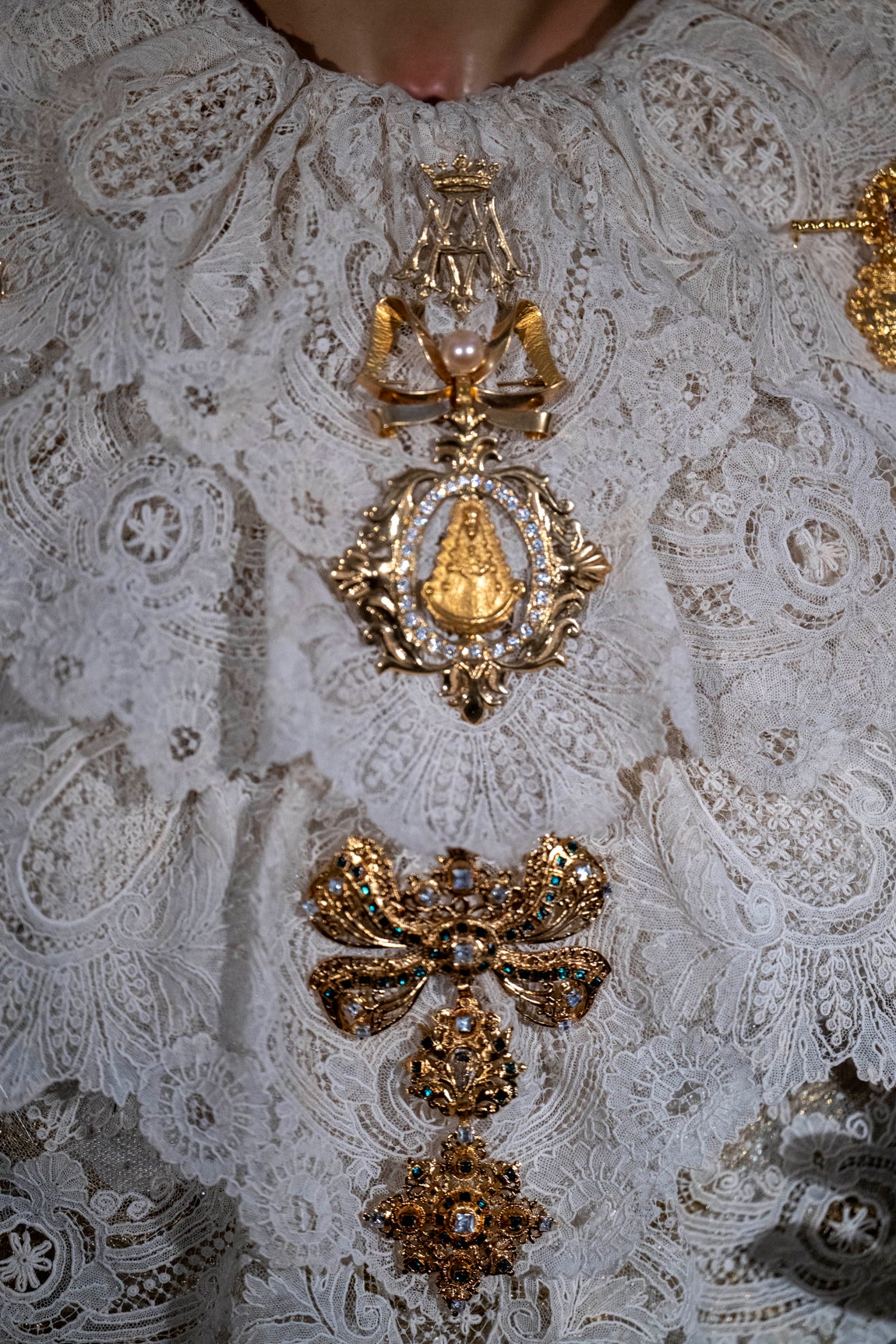 El besamanos extraordinario de la Virgen del Rocío