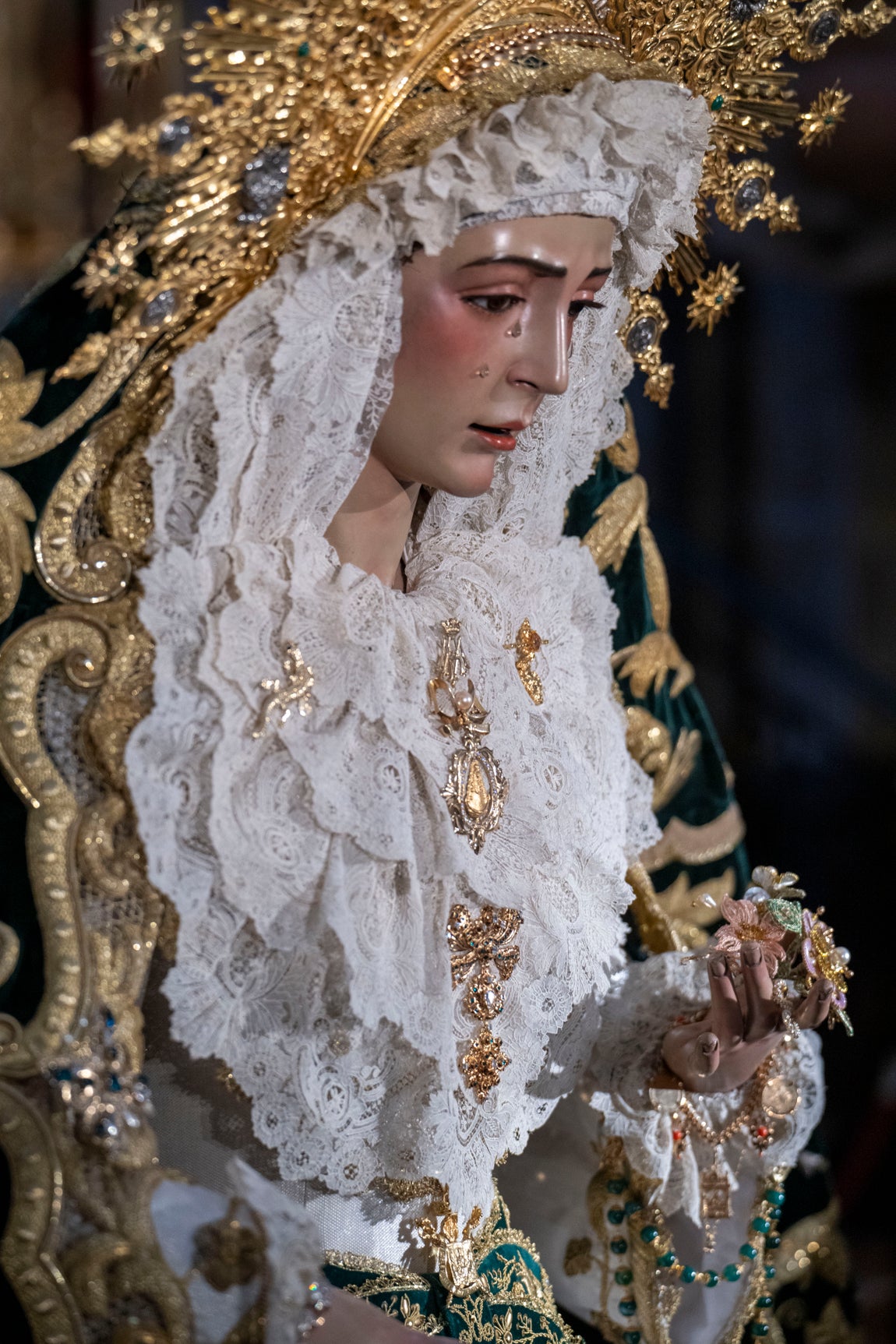 El besamanos extraordinario de la Virgen del Rocío