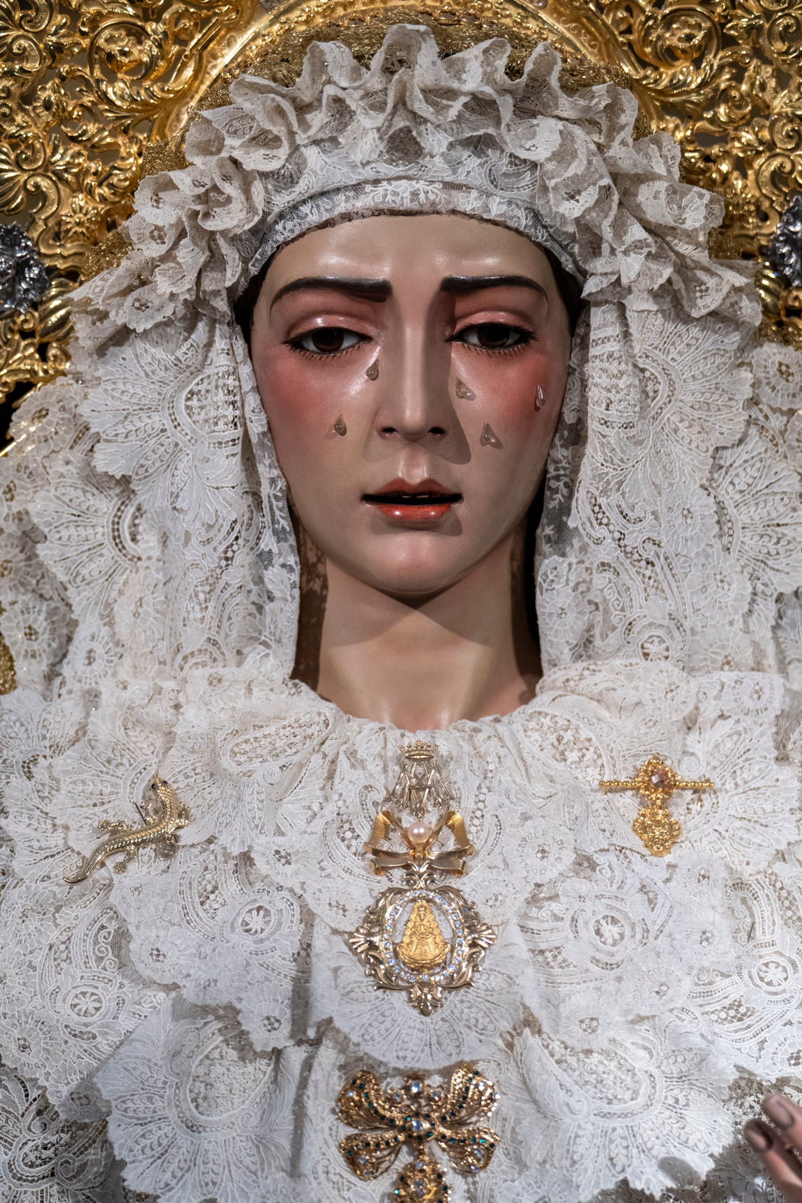El besamanos extraordinario de la Virgen del Rocío