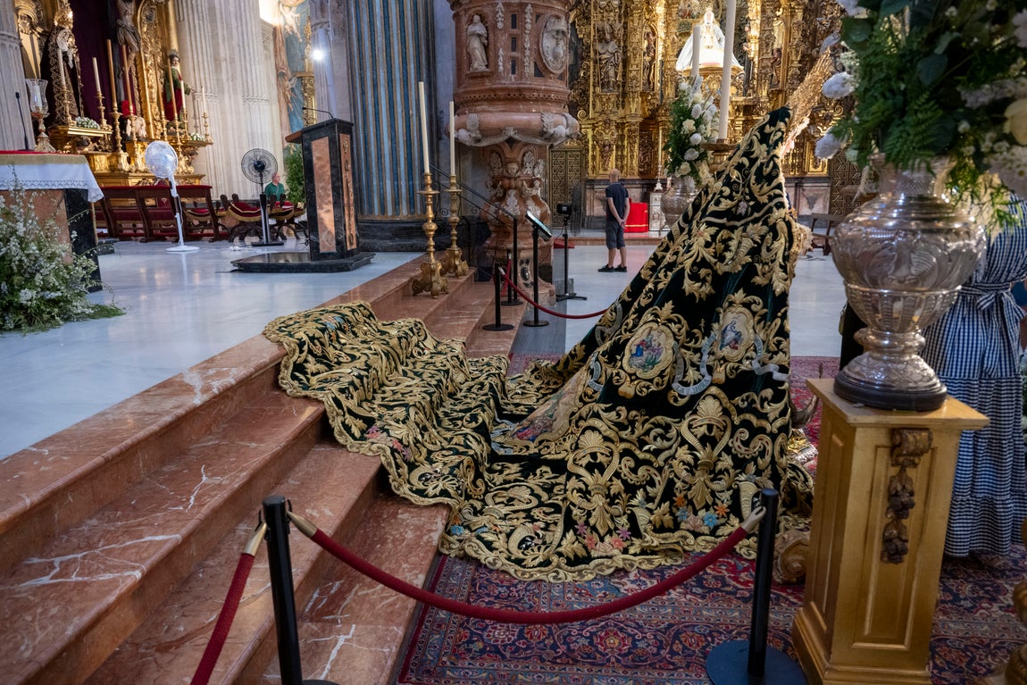 El besamanos extraordinario de la Virgen del Rocío