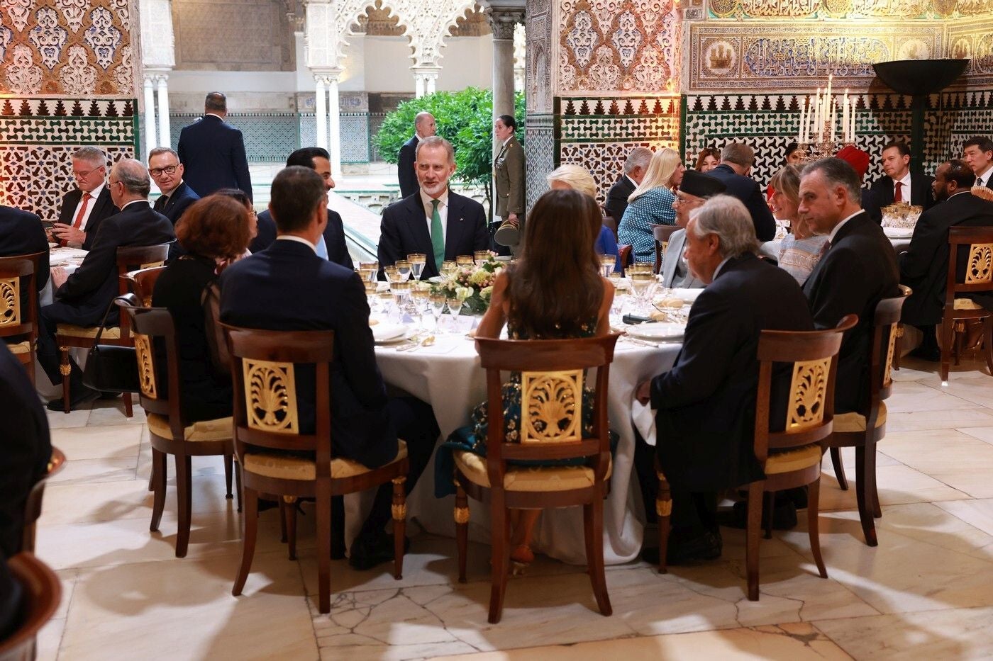 Sus Majestades los Reyes, Don Felipe y Doña Letizia, presiden en el Real Alcázar de Sevilla la cena oficial