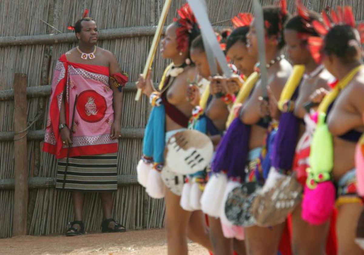 El rey Mswati III en la elección de su décimo tercera esposa