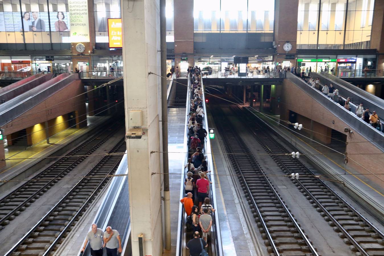 Miles de usuarios abarrotan de nuevo Santa Justa tras una nueva incidencia técnica