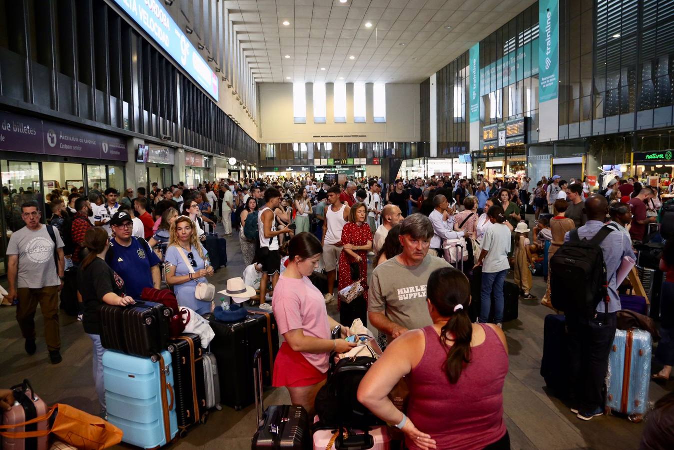 Miles de usuarios abarrotan de nuevo Santa Justa tras una nueva incidencia técnica