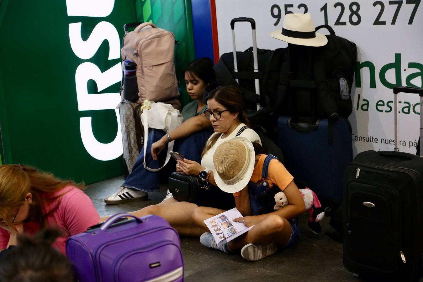 Miles de usuarios abarrotan de nuevo Santa Justa tras una nueva incidencia técnica