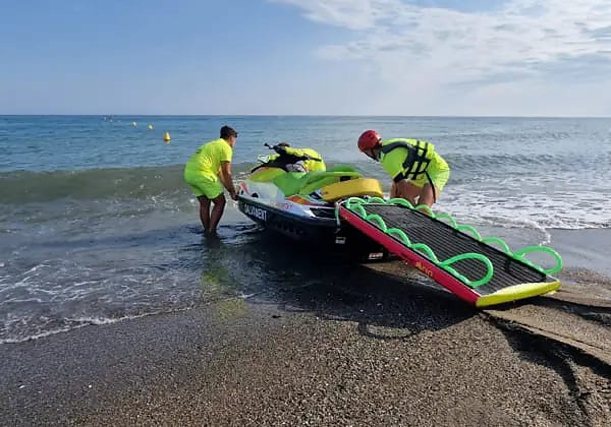 Servicio de Salvamento en una playa andaluza durante la temporada de verano
