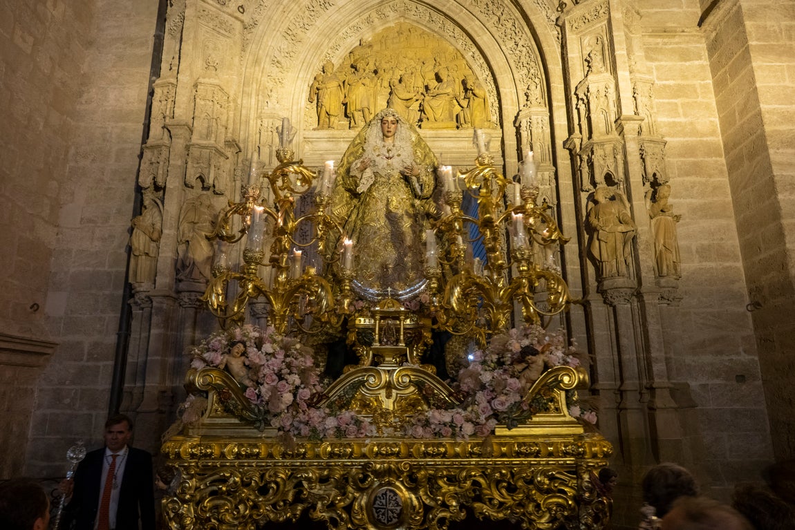 El traslado de la Virgen del Rocío a la Catedral, en imágenes