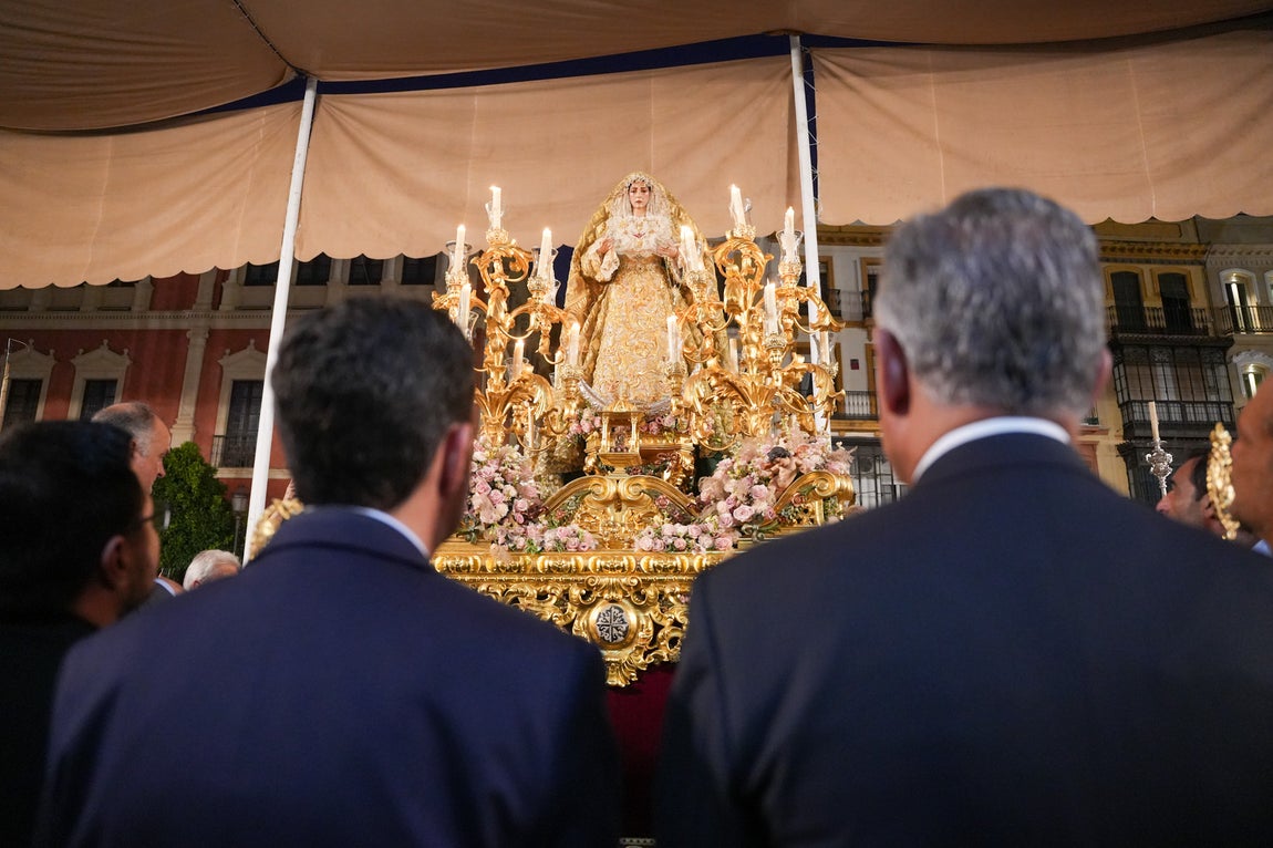 El traslado de la Virgen del Rocío a la Catedral, en imágenes