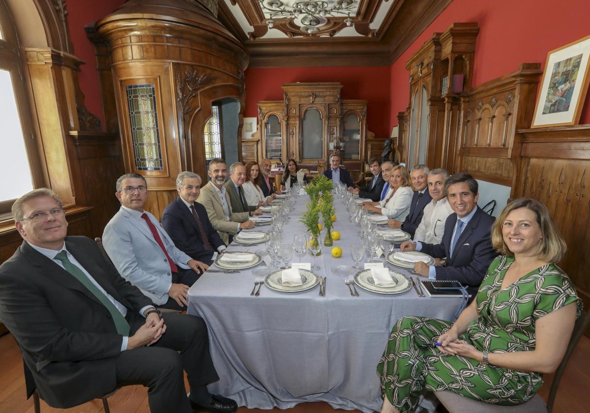 En el encuentro participaron destacados representantes del sector agro andaluz