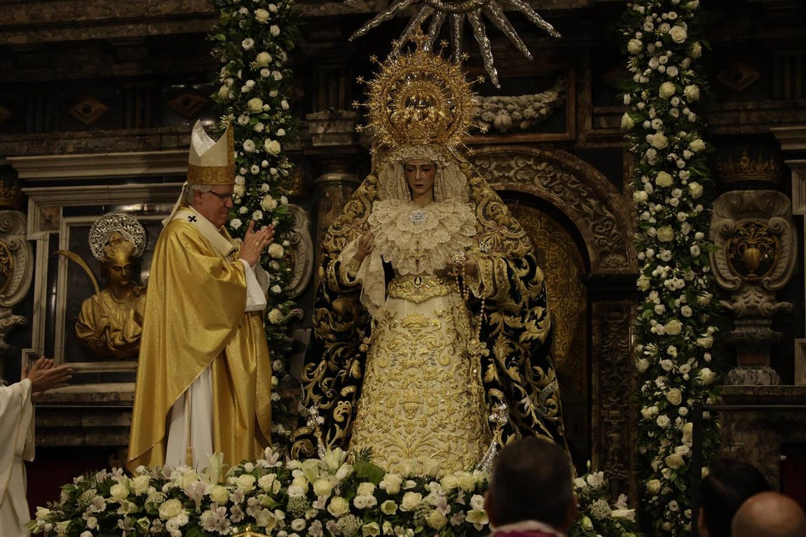 Coronación de la Virgen del Rocío en la Catedral