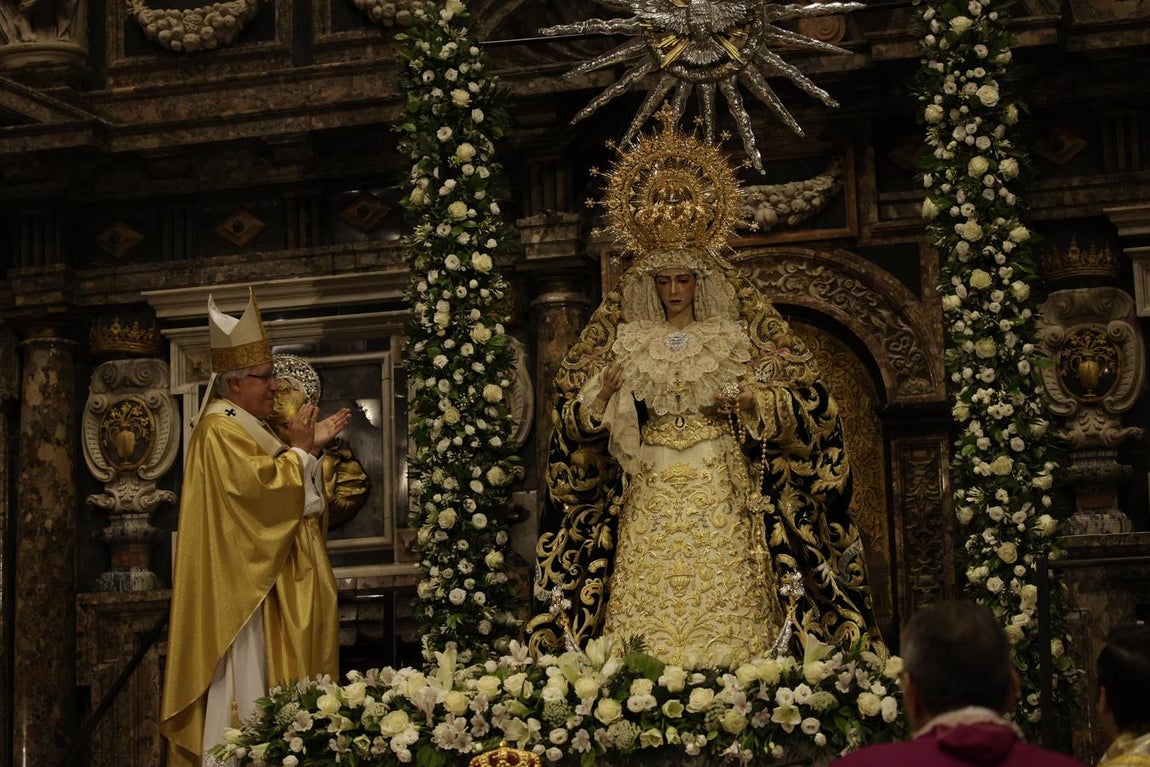 Coronación de la Virgen del Rocío en la Catedral
