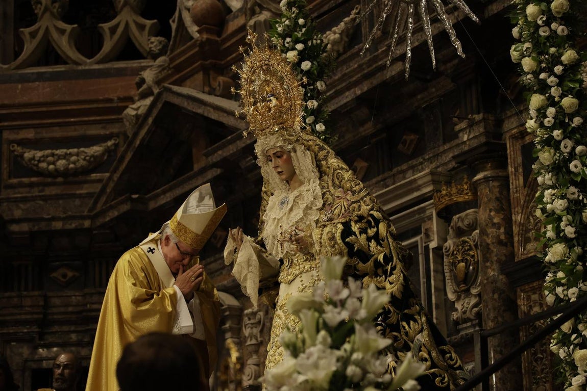 Coronación de la Virgen del Rocío en la Catedral