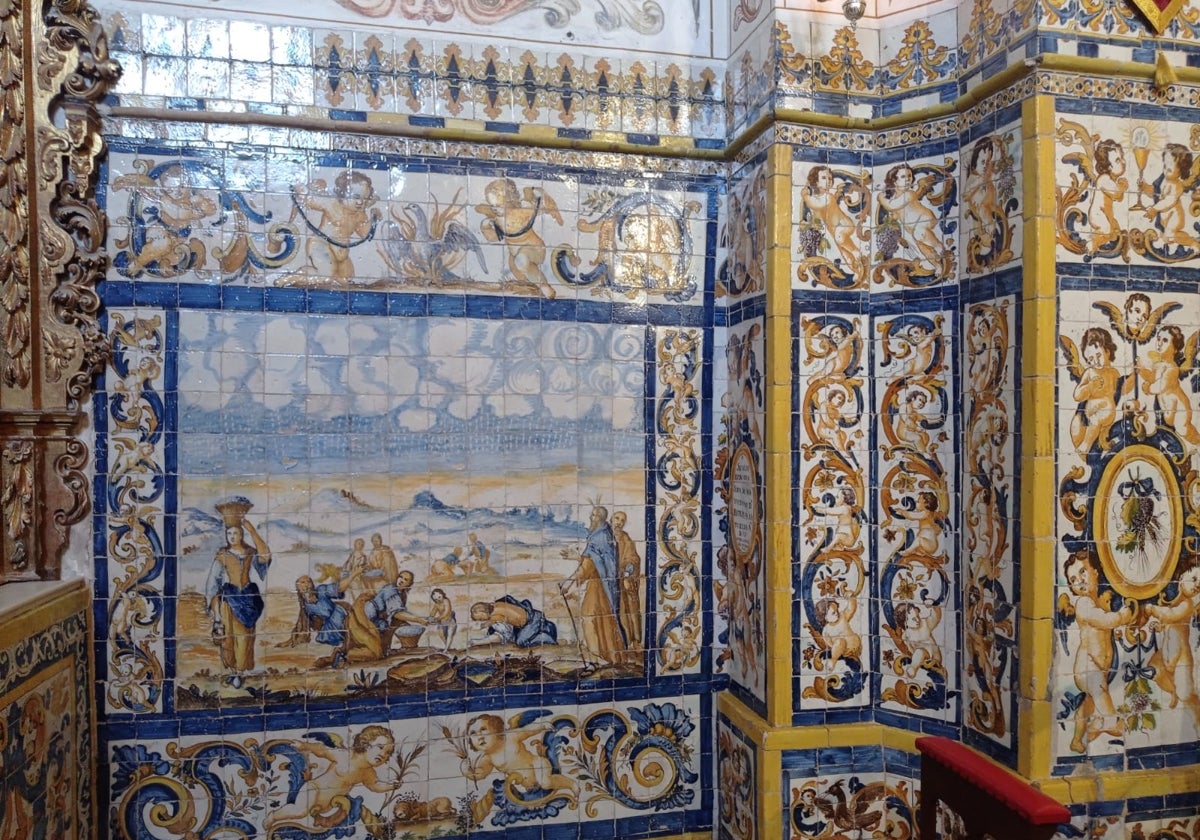 Detalle de una de las escenas del zócalo de la capilla del Nazareno de Rota