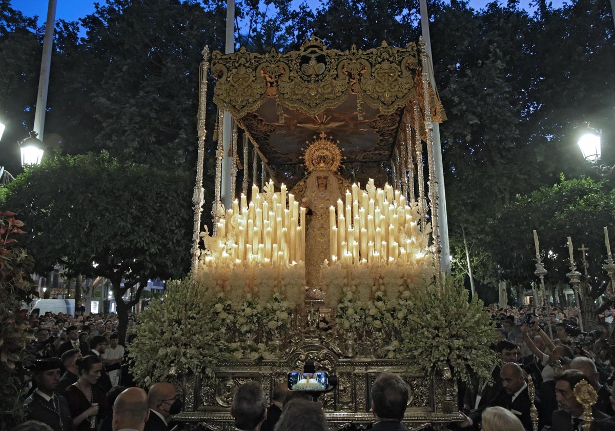La Virgen del Rocío en la plaza Nueva