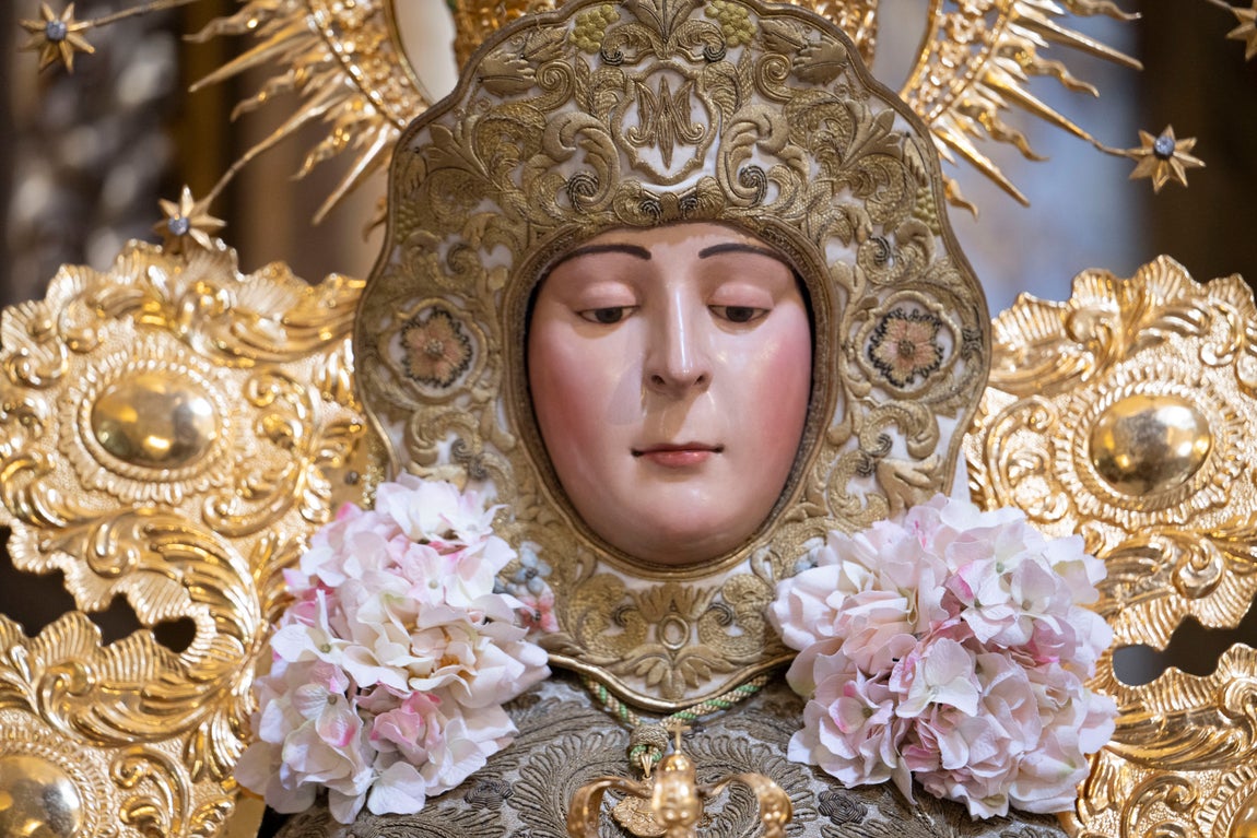 La Virgen del Rocío de Sevilla, en el retablo del Cristo de los Afligidos