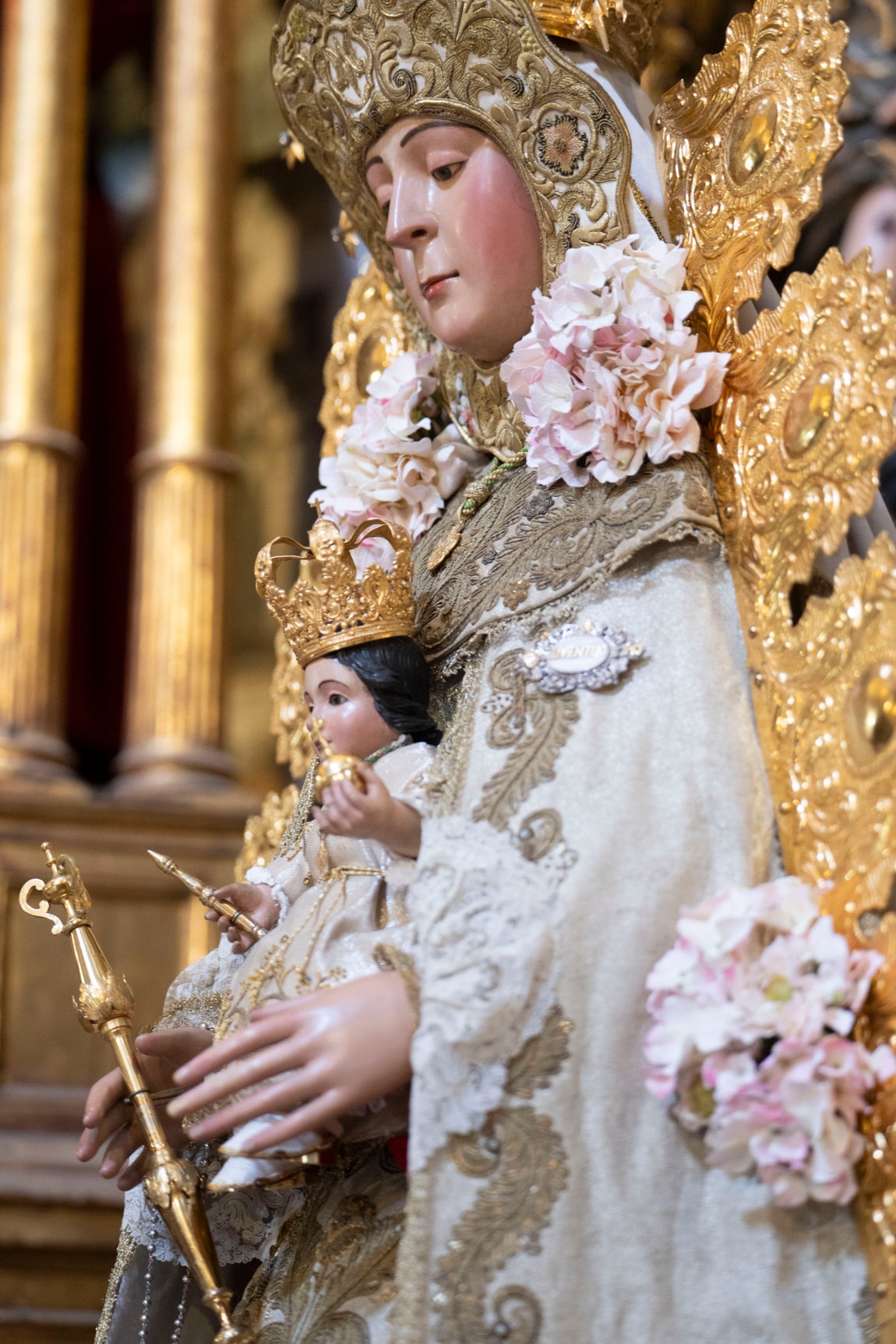La Virgen del Rocío de Sevilla, en el retablo del Cristo de los Afligidos